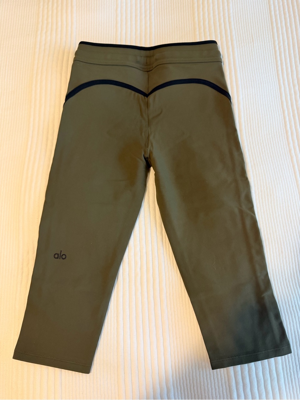 ALO - Airbrush High-Waist Race Pace Capri - Green Olive/black.